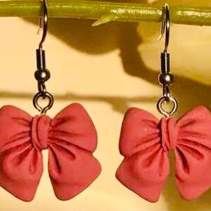 Pink and white bow earring.